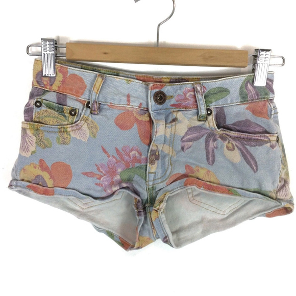 Bullhead Pants - ❤️SOLD❤️Bullhead Floral LoRise Shorts Festival